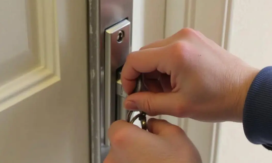 How to Unlock a Deadbolt Without a Key: Expert and DIY Methods