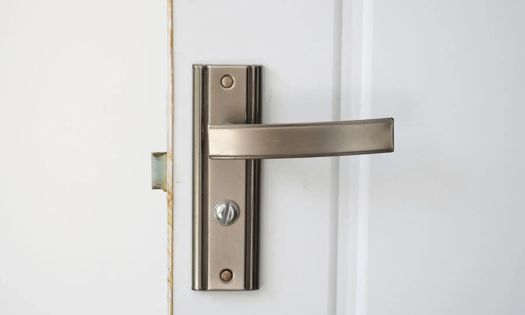 How to Secure a Door Handle Without Lock