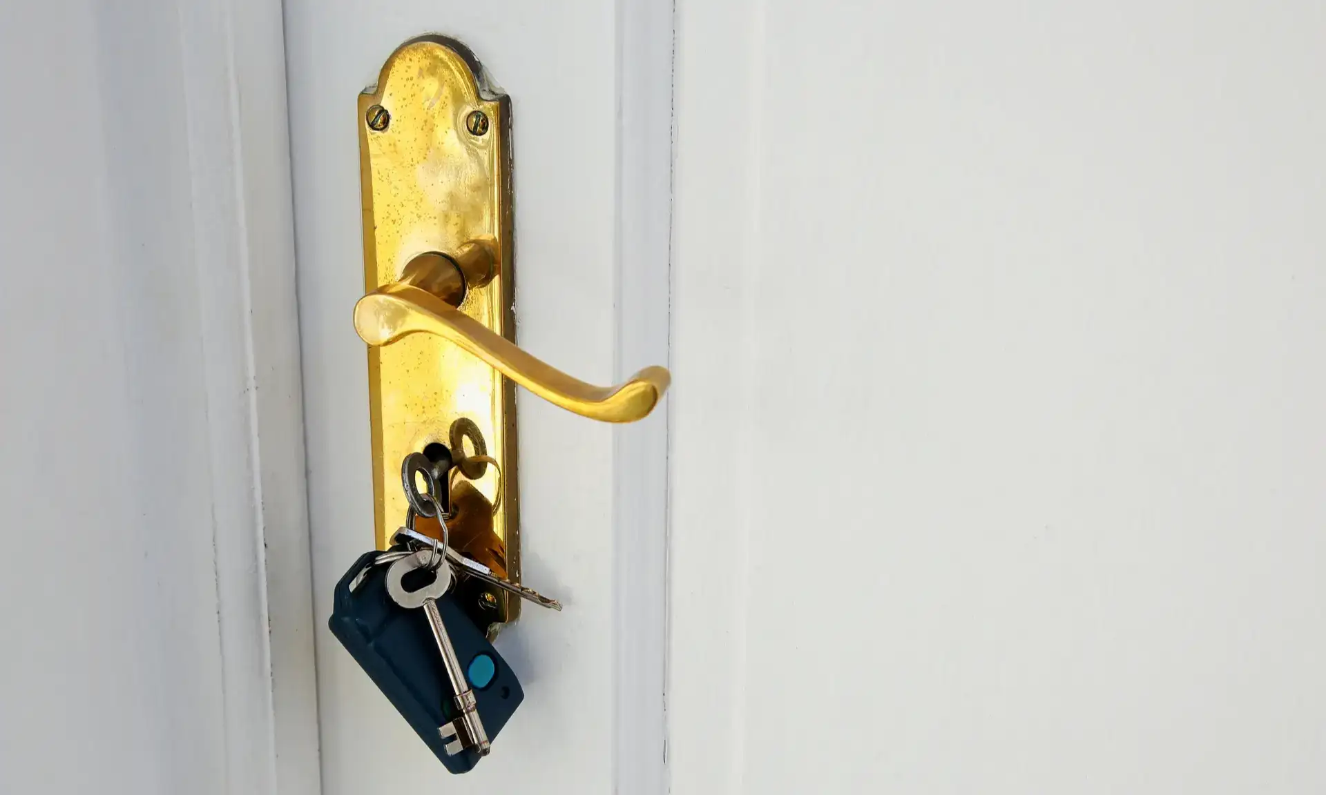 What You Need Before Removing a Deadbolt from a Door