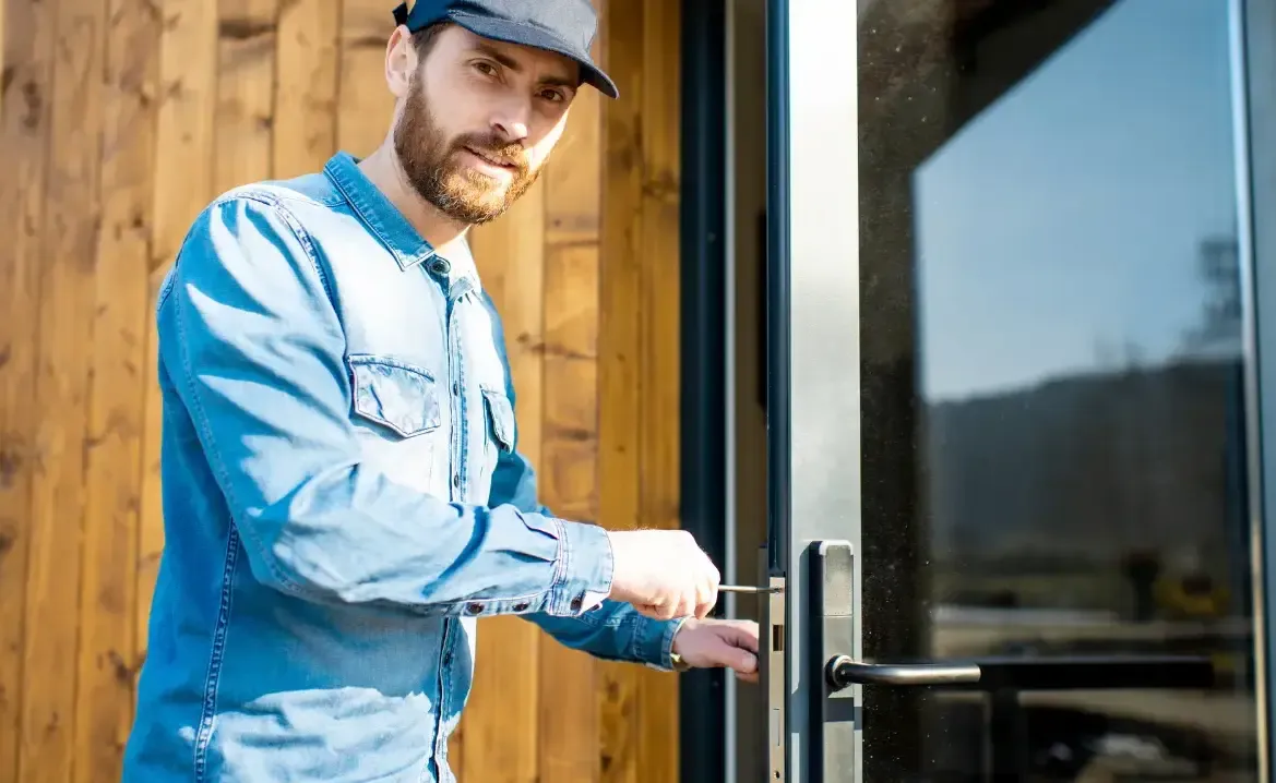 Locksmith Providing Emergency Service