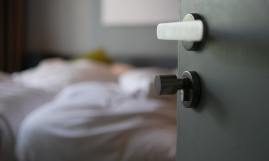 Quick and Safe Ways to Unlock a Bedroom Door Lock