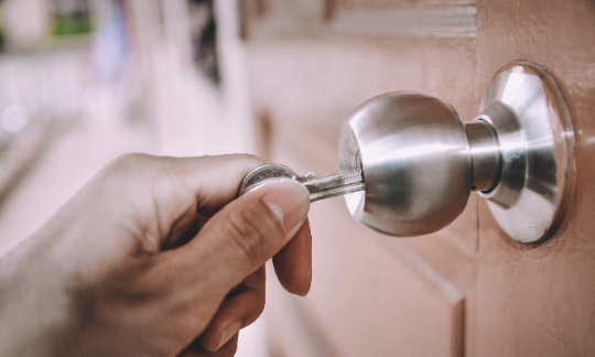 How to Open a Jammed Door Lock from the Outside: Step-by-Step