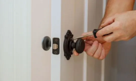 instalation a new doorknob