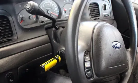 Screwdriver and hammer for ignition
