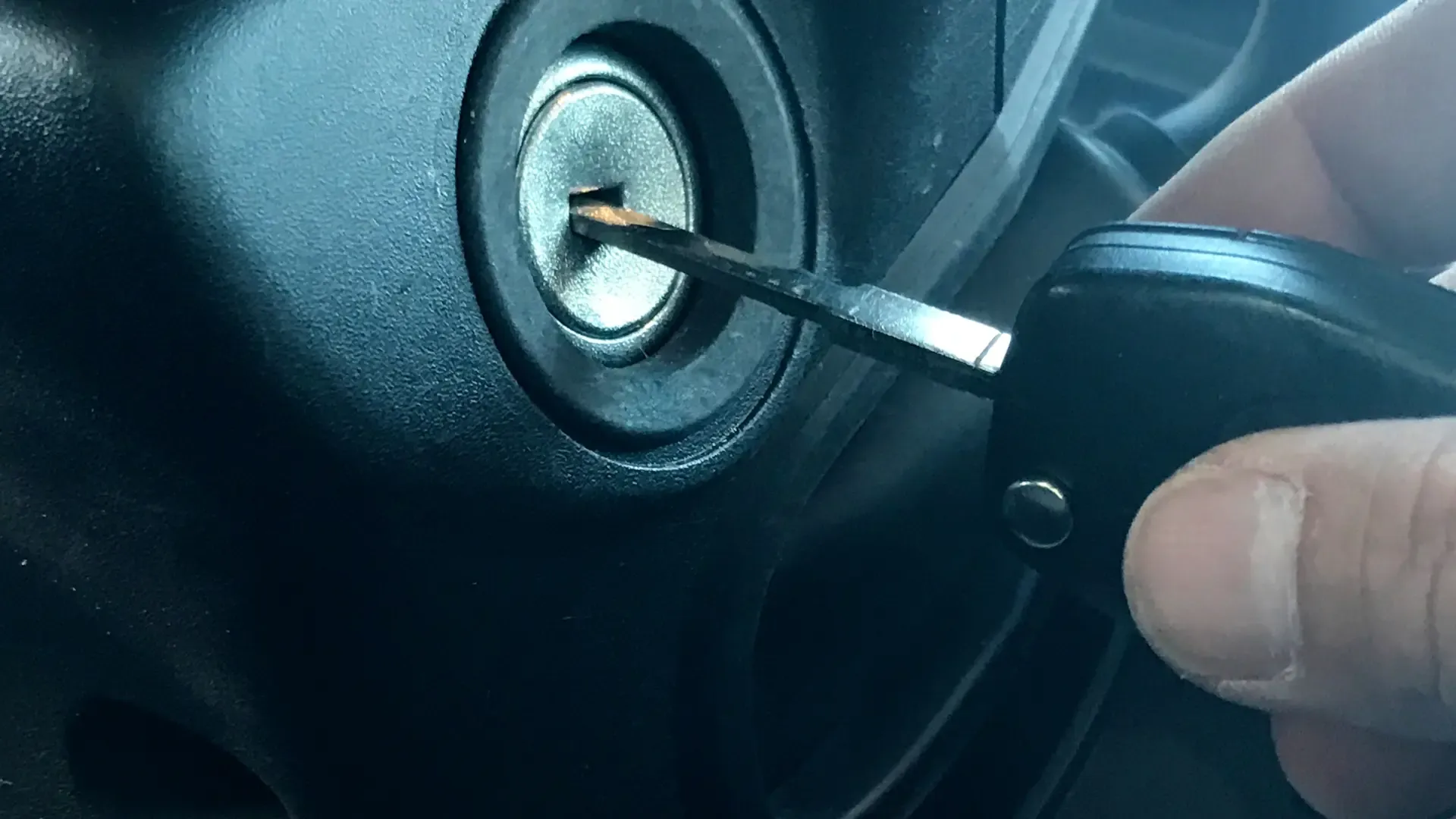 Steps a Locksmith Takes to Solve Ignition Problems