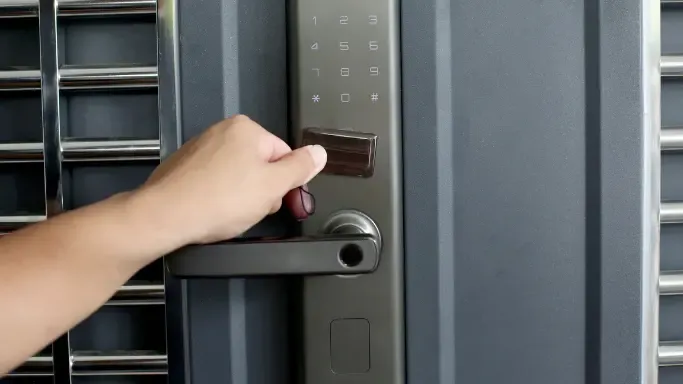 push button code door lock isn’t working