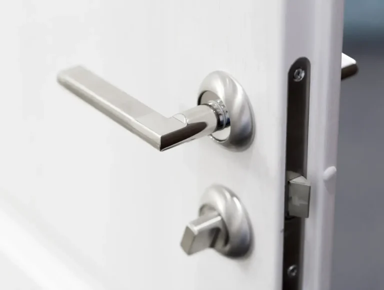 How to Remove a Door Handle with a Lock: Step-by-Step Guide