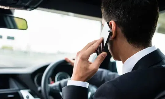 driver uses phone
