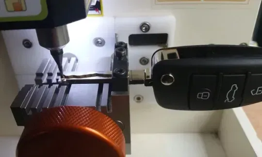 car key cutting
